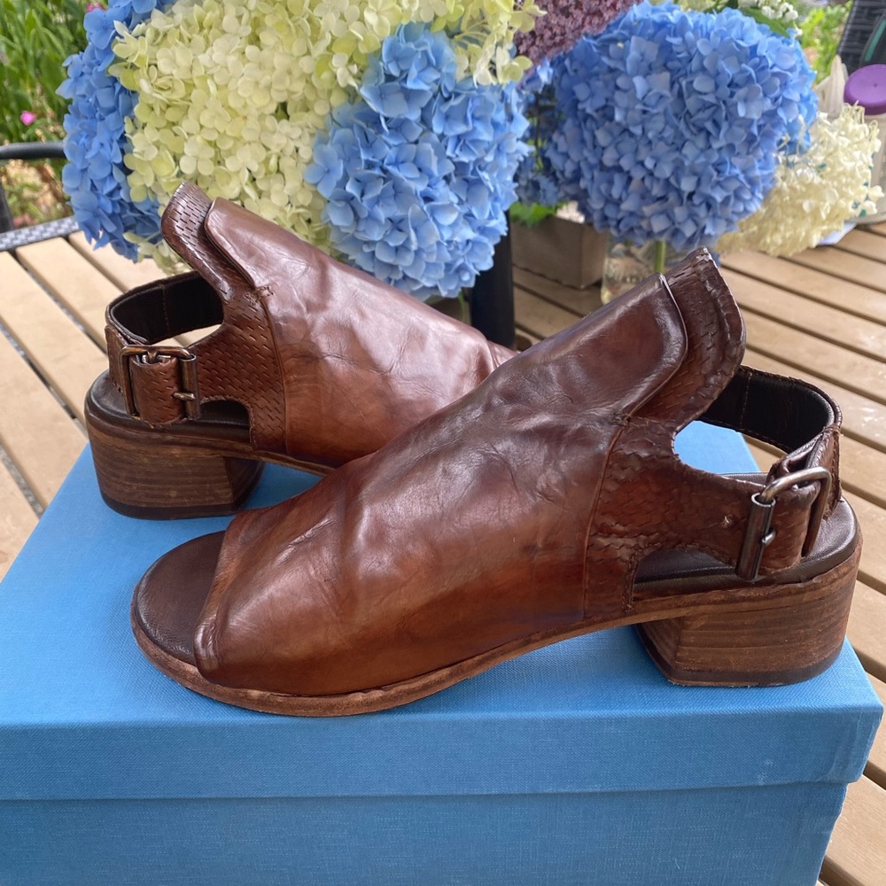 Gidigio Rustic Leather Heeled Sandal